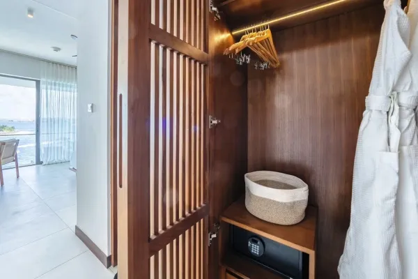 Interconnected Superior Ocean Front Deluxe