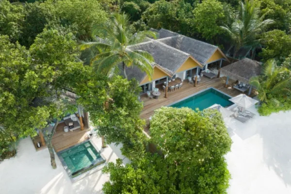 Four Bedroom Beach Pool Residence