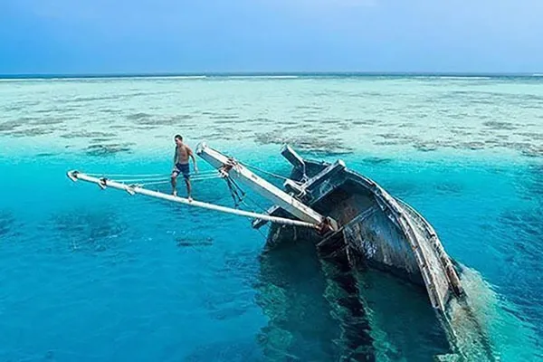 Vaavu Atoll Explore: Shipwreck