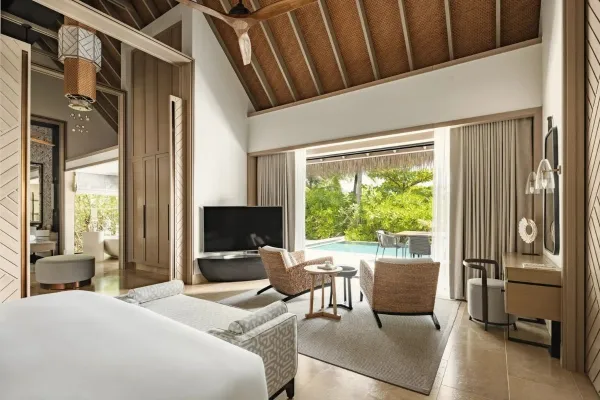 King Grand Beach Villa with Pool