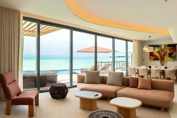 Three-Bedroom Ocean Water Pool Atelier