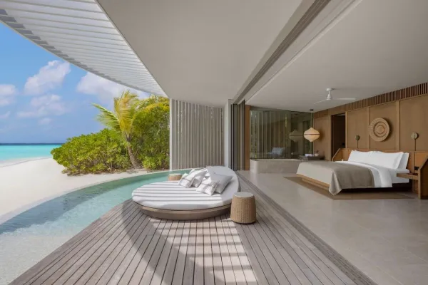 EAU Bar