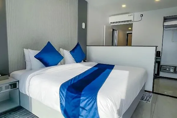 Super Deluxe Double Room with Balcony and Sea View 