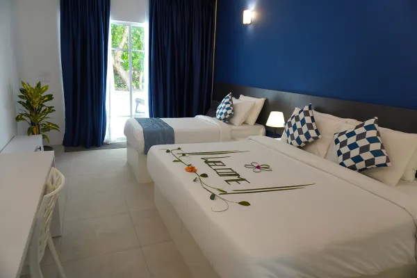 Beachside Deluxe with outdoor shower
