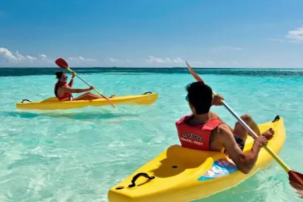 Canoeing: Paddle Across the Lagoon