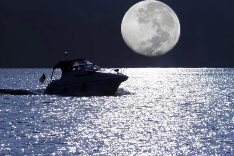 Private Full Moon Cruise