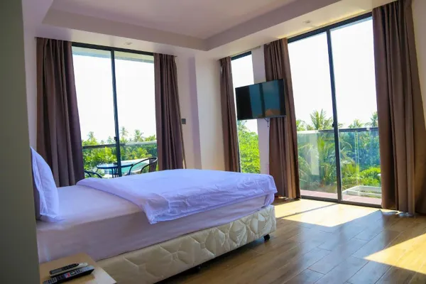 Junior Jacuzzi Suite with Sea View Balcony