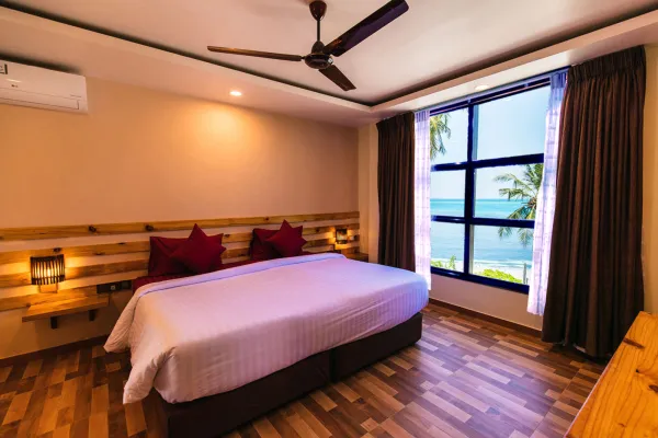 DOUBLE - CORRIDOR WINDOW LUXURY SEA VIEW ROOM ( 12 sqm)