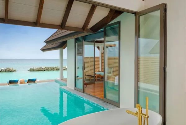 Semi-Ocean Pool Suite