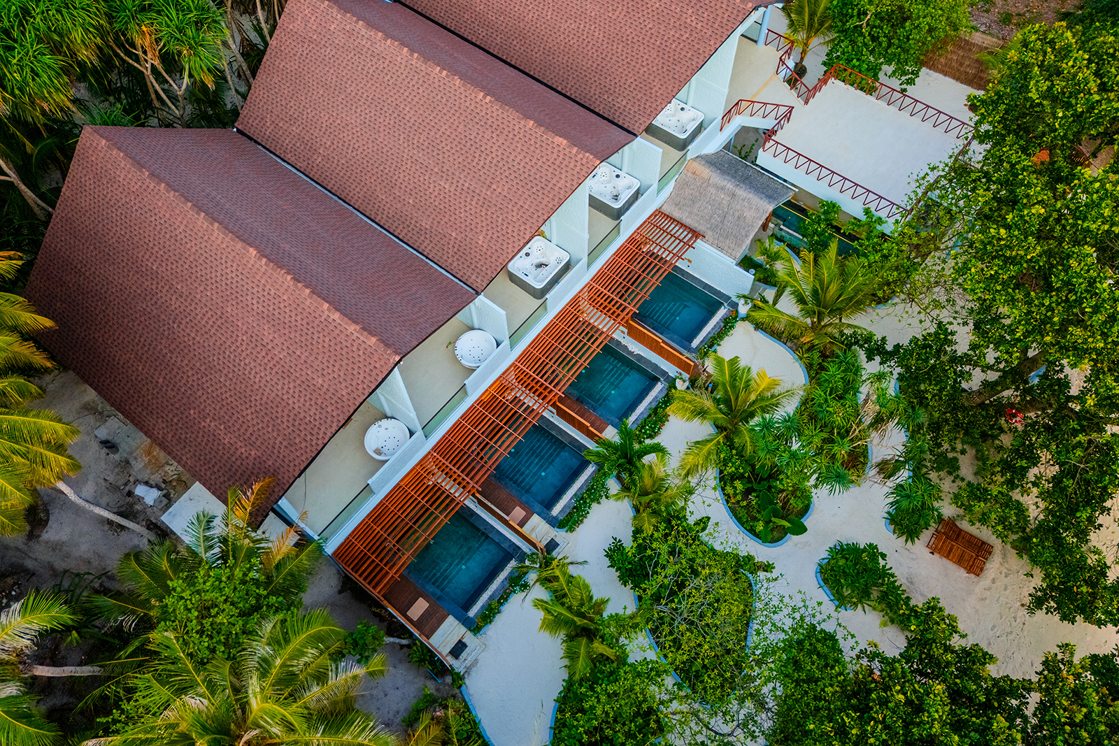 Island Luxury Retreat, B. Maalhos 
