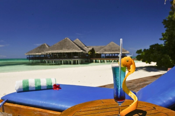 Vilu Bar at Medhufushi Island