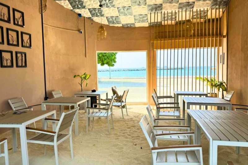 Alimas Holiday Retreat Beach Front