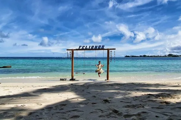 Felidhoo Beach Swing